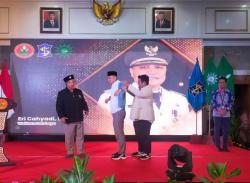 Kisah Kontroversial Dukungan Kepala Daerah, Simbol Baju Biru dan Intrik Politik