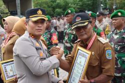 Kapolres Nganjuk Beri Perhargaan atas Suksesnya Program Alih Fungsi Tugu Perguruan Silat