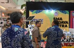 Pameran Sekolah, Karya Siswa SMA Wijaya Putra Jadi Perhatian Pengunjung