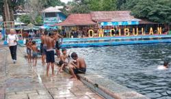 Berwisata ke OW Cibulan Kuningan Sensasi Berenang Dengan Ikan Dewa