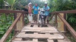 Tak Kunjung Diperbaiki, Jembatan di Pandeglang Banten Rusak Parah