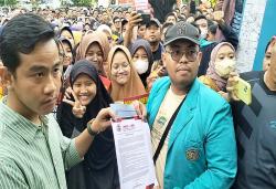 Ratusan Mahasiswa Solo Raya Geruduk Gibran di Balai Kota Solo