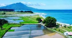 Keindahan Pantai Ligot di Flores, Suguhkan Panorama View Laut dan Bentangan Sawah