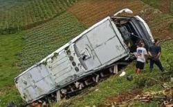 Breaking News! Bus Pariwisata Terperosok ke Jurang Sedalam 20 Meter di Puncak, 2 Orang Jadi Korban