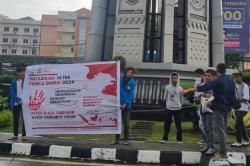 Dukung Pemilu Damai, Aliansi Pemuda Bergerak Bersatu Bentangkan Spanduk di Tugu Pamulang