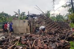 Satu Rumah Warga di Penawangan Grobogan Roboh Diterjang Angin dan Hujan Deras