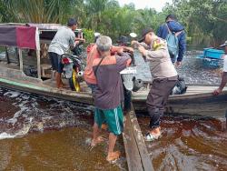 Banjir Surut, Polsek Langgam Terus Bantu Warga  dan Coolling System