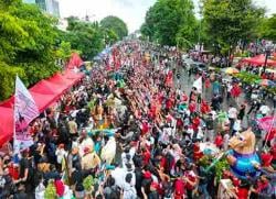 Ajak Istri Dan Anak Sapa Pendukung, Kampanye Ganjar Di Kota Solo Pecah!