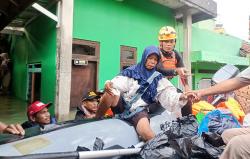 Banjir di Karanganyar Demak Belum Surut, Tim SAR Masih Evakuasi Warga Terdampak