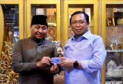 Pemilik Padepokan Anti Galau Ujang Bustomi Resmi Gabung Demokrat