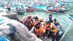 Seorang Nelayan di Garut Temukan Mayat, Ternyata Warga Banyuresmi Yang Terseret Arus Ombak