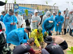 Jakarta Futures Exchange Bersama Artha Graha Peduli Gelar CSR Tanam Mangrove dan Lepas Satwa