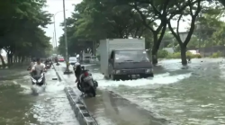 Akibar Banjir Jalur Pantura Demak-Kudus Masih Ditutup, Warga Keluhkan Kurangnya Bantuan Medis