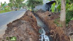 Dianggap Asal-asalan, Saluran Irigasi di Jalur Nasional Dikeluhkan Warga