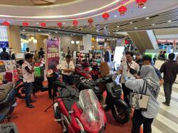 Pameran Honda Menarik Perhatian Pengunjung Mall