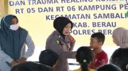 Anak-Anak Korban Kebakaran Kampung Pegat Jalani Trauma Healing, Diajak Bermain Polwan