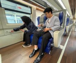 Calon Penumpang KAI Wajib Tahu Ini  Aturan Penggunaan Stop Kontak di Gerbong Kereta