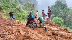 Longsor Tutup Badan Jalan Trans Sulawesi Poros Rantepao - Rindingallo, Aktivitas Warga Terhambat