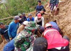 Timsar Gabungan Kembali Temukan Satu Jenazah Korban Tanah Longsor di Bastem Utara