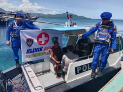 Klinik Apung Satpolairud Polres Touna Layani Kesehatan Nelayan