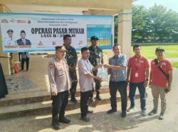 Polsek Malingping Polres Lebak Giat Pengamanan Operasi Pasar Murah di Alun Alun