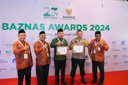 AKBP Asep Sujarwadi Terima Penghargaan Sebagai Tokoh Publik Pendukung Zakat Dalam Baznas Award 2024