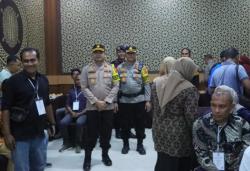 Kapolres Lhokseumawe Terjun Langsung  Pengamanan Rapat Pleno Perolehan Suara KIP Kota Lhokseumawe