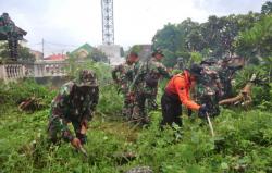 Peringati Hari Peduli Sampah Nasional Forkopimda Lumajang Kerja Bakti Bersihkan Makam