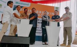 Pj Bupati Bekasi Ground Breaking Pembangunan Jembatan Penghubung Desa Sukajaya dan Wanajaya