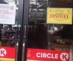 Tidak Miliki Izin Operasional, Satpol PP Segel Minimarket di Kawasan Pesantren Aa Gym