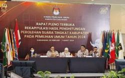 KPU Nonaktifkan 3 PPK di Dua Kecamatan Karawang Gegara Ubah Hasil Pleno Pemilu 2024