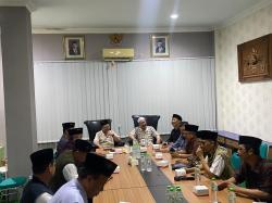 Gaduh Pencoretan Logo Kopi Kapiten, Pj Bupati Pasuruan-Gus Irsyad Bertemu 1 Jam Disaksikan 8 Kiai