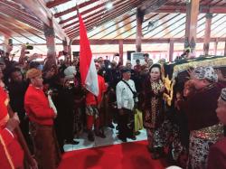 Prosesi Boyong Grobog Hari Jadi ke 298 Kabupaten Grobogan Meriah dan  Ada Yang Unik