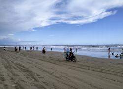 Uang Diminta Tiket Tak Diberikan, Pengunjung Wisata Pantai Bagedur Mengaku Kecewa pada Pengelola