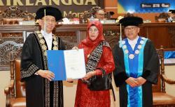 Momen Haru Mahasiswa Unair Meninggal Jelang Wisuda, Sang Bibi Gantikan Prosesi Kelulusan