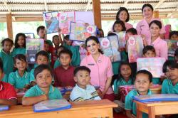 Kunjungi Dusun Solaraya Desa Terpencil di Pasangkayu, PD Bhayangkari Sulbar Salurkan Paket Sembako