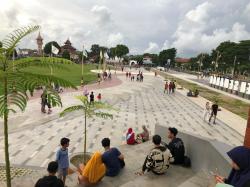 Begini Penampakan Alun-alun Kebumen sebagai Ruang Publik dan Tempat Quality Time Keluarga