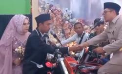 Nikah di Atas Motor Trail, Begitu Sah Motor Digeber