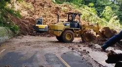 Jalan Nasional Kuningan-Majalengka Masih Tertutup Longsor, Polantas Rekayasa Jalur Kendaraan