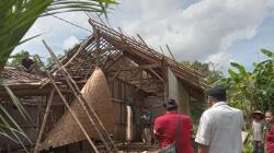 Diterjang Angin Kencang, Rumah Warga di Ciamis Porak Poranda