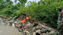 Geger, Mayat Bayi Ditemukan di Pinggiran Sungai Cigunung Agung Kadungora Garut