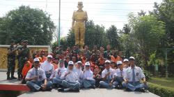 Penghormatan untuk Jenderal Ahmad Yani, Yonif 400 BR Bersihkan Monumen Bersejarah di Tegal