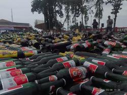 Jelang Ramadan, Puluhan Ribu Botol Miras Dimusnahkan di Indramayu