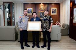 Wujudkan Pemilu Aman dan Damai, Kapolda Kepri Terima Penghargaan Presisi Award dari Lamkapi