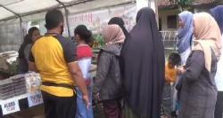 Ratusan Emak-Emak Rela Antri Demi Sembako Murah Jelang Ramadhan di Tajur Halang Kabupaten Bogor