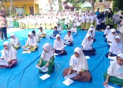 Tingkatkan Kreativitas, Ratusan Siswa Ikut Lomba Mewarnai di MTsN 3 Trienggadeng