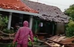 2 Dusun di Kendal Diterjang Puting Beliung, Puluhan Rumah Porak Poranda