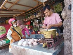 H-1 Ramadhan Harga Ayam Tembus Rp 45 Ribu