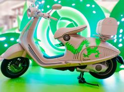 Vespa 946 Dragon Dibanderol Rp267 Juta, Produk Eksklusif Resmi Mengaspal di Indonesia