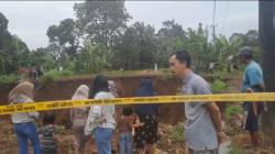 Akses Jalan Dua Desa di Pandeglang Longsor Membentuk Lubang Raksasa